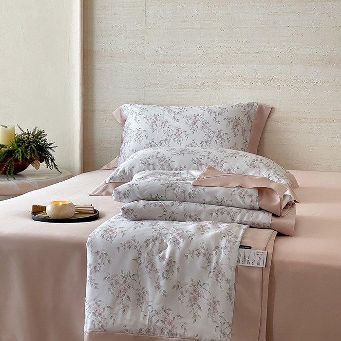 91家纺网 家纺一手货源 找家纺 张公子婚庆馆 2025新款天丝数码印花夏被四件套-花间束影系列【控价；不低于单夏被268/288 夏被四件套368/388】 若薇