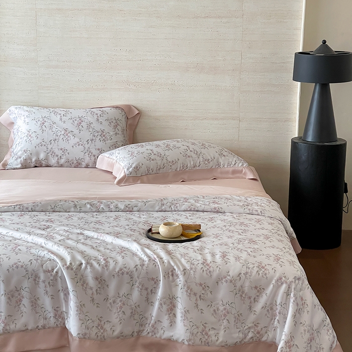 91家纺网 家纺一手货源 找家纺 张公子婚庆馆 2025新款天丝数码印花夏被四件套-花间束影系列【控价；不低于单夏被268/288 夏被四件套368/388】 若薇