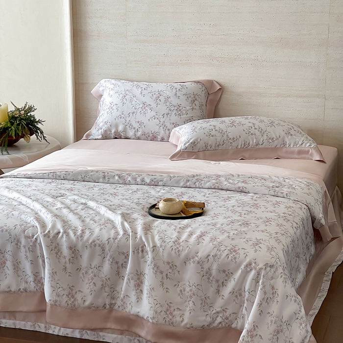 91家纺网 家纺一手货源 找家纺 张公子婚庆馆 2025新款天丝数码印花夏被四件套-花间束影系列【控价；不低于单夏被268/288 夏被四件套368/388】 若薇