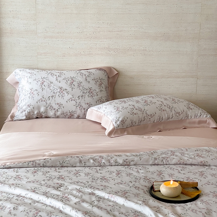 91家纺网 家纺一手货源 找家纺 张公子婚庆馆 2025新款天丝数码印花夏被四件套-花间束影系列【控价；不低于单夏被268/288 夏被四件套368/388】 若薇