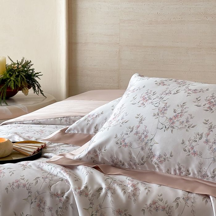 91家纺网 家纺一手货源 找家纺 张公子婚庆馆 2025新款天丝数码印花夏被四件套-花间束影系列【控价；不低于单夏被268/288 夏被四件套368/388】 若薇