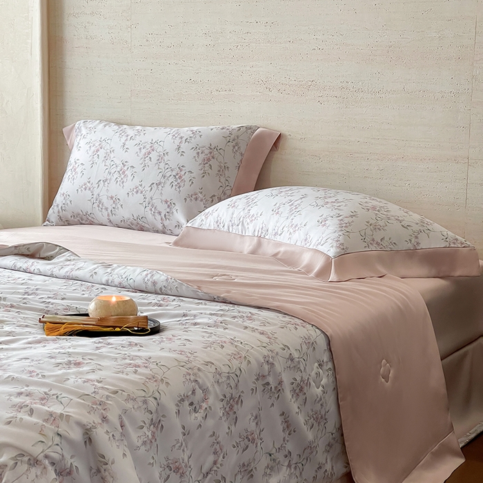 91家纺网 家纺一手货源 找家纺 张公子婚庆馆 2025新款天丝数码印花夏被四件套-花间束影系列【控价；不低于单夏被268/288 夏被四件套368/388】 若薇