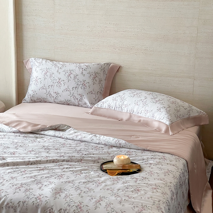 91家纺网 家纺一手货源 找家纺 张公子婚庆馆 2025新款天丝数码印花夏被四件套-花间束影系列【控价；不低于单夏被268/288 夏被四件套368/388】 若薇