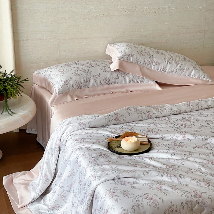 91家纺网 家纺一手货源 找家纺 张公子婚庆馆 2025新款天丝数码印花夏被四件套-花间束影系列【控价；不低于单夏被268/288 夏被四件套368/388】 若薇