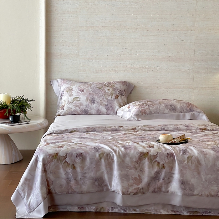 91家纺网 家纺一手货源 找家纺 张公子婚庆馆 2025新款天丝数码印花夏被四件套-花间束影系列【控价；不低于单夏被268/288 夏被四件套368/388】 樱之漫舞