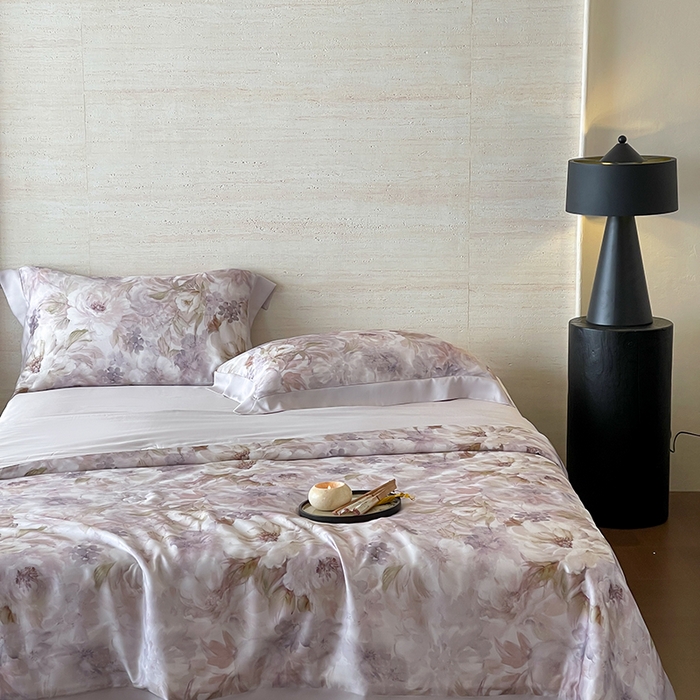 91家纺网 家纺一手货源 找家纺 张公子婚庆馆 2025新款天丝数码印花夏被四件套-花间束影系列【控价；不低于单夏被268/288 夏被四件套368/388】 樱之漫舞