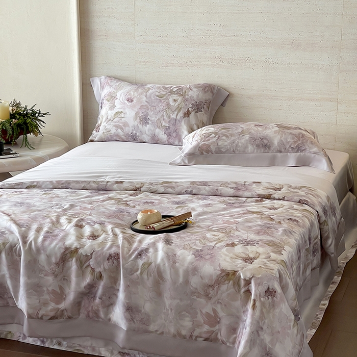 91家纺网 家纺一手货源 找家纺 张公子婚庆馆 2025新款天丝数码印花夏被四件套-花间束影系列【控价；不低于单夏被268/288 夏被四件套368/388】 樱之漫舞