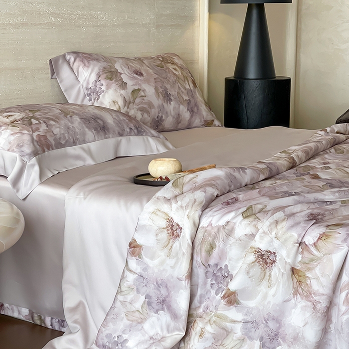 91家纺网 家纺一手货源 找家纺 张公子婚庆馆 2025新款天丝数码印花夏被四件套-花间束影系列【控价；不低于单夏被268/288 夏被四件套368/388】 樱之漫舞