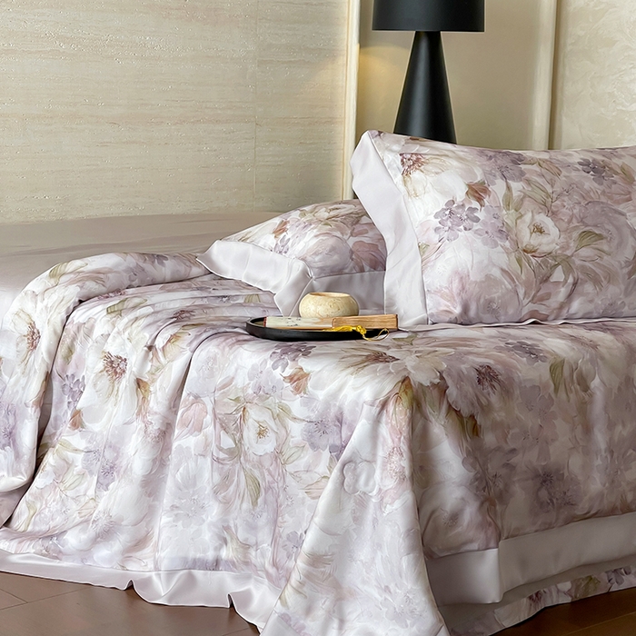 91家纺网 家纺一手货源 找家纺 张公子婚庆馆 2025新款天丝数码印花夏被四件套-花间束影系列【控价；不低于单夏被268/288 夏被四件套368/388】 樱之漫舞