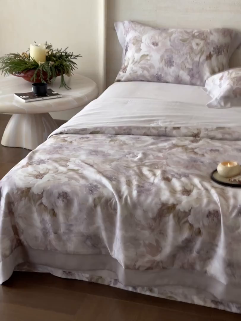 91家纺网 家纺一手货源 找家纺 张公子婚庆馆 2025新款天丝数码印花夏被四件套-花间束影系列【控价；不低于单夏被268/288 夏被四件套368/388】 樱之漫舞