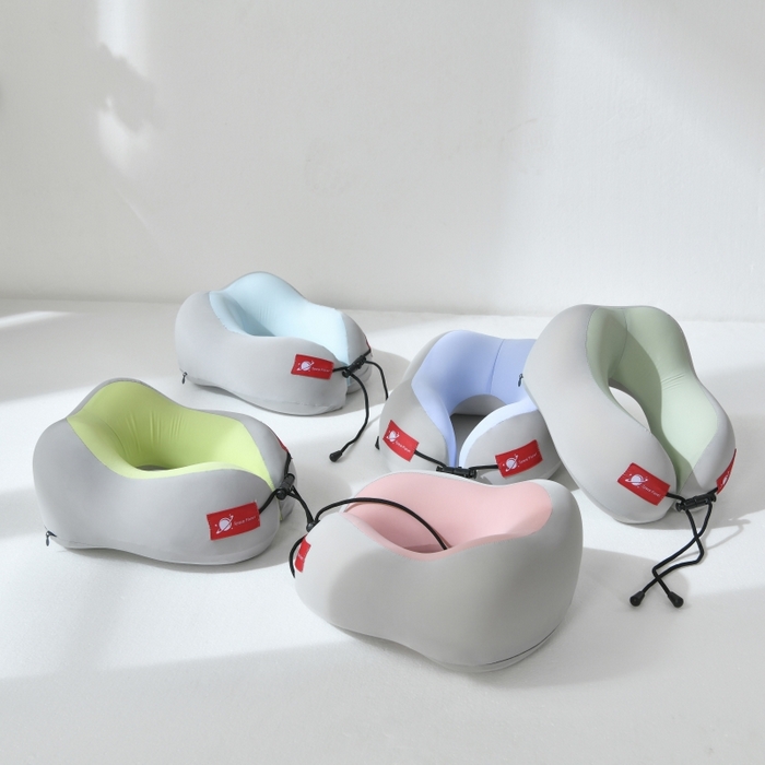 91家纺网 家纺一手货源 找家纺 金喜 2025新款凉感U型枕记忆枕便携冰丝护颈枕差旅护颈枕头礼盒-双拼色系列 魅惑紫灰双拼 29*25*13.5cm