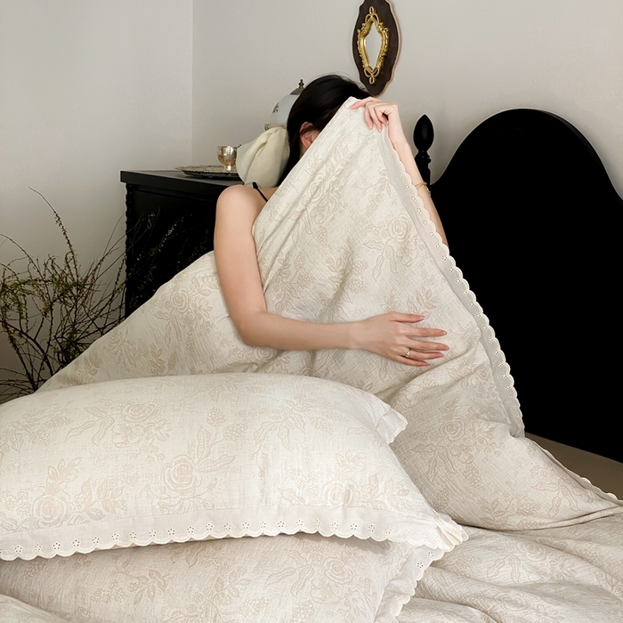 91家纺网 家纺一手货源 找家纺 梦享生活家居2025新款色织全棉双层纱提花四件套 洛莉米