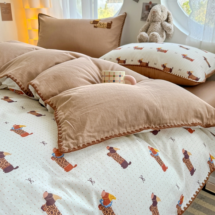 91家纺网 家纺一手货源 找家纺 恋佳居 2026新款A类全棉有氧双层纱印花毛巾绣贝壳边四件套 腊肠部落