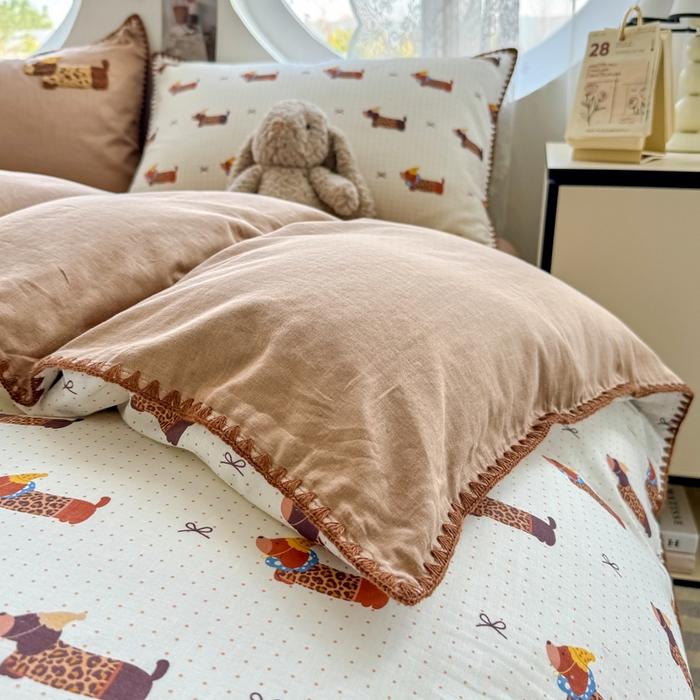 91家纺网 家纺一手货源 找家纺 恋佳居 2026新款A类全棉有氧双层纱印花毛巾绣贝壳边四件套 腊肠部落