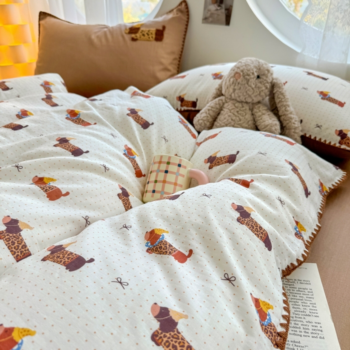 91家纺网 家纺一手货源 找家纺 恋佳居 2026新款A类全棉有氧双层纱印花毛巾绣贝壳边四件套 腊肠部落