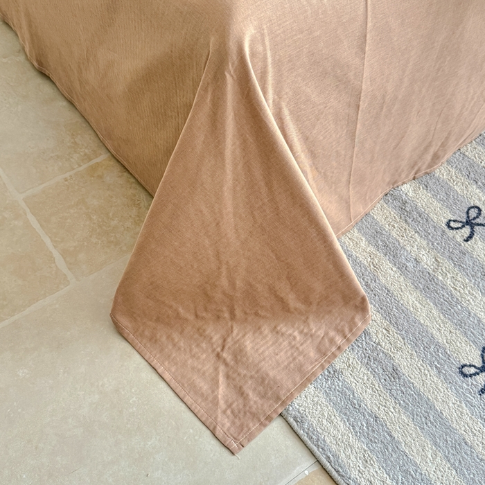 91家纺网 家纺一手货源 找家纺 恋佳居 2026新款A类全棉有氧双层纱印花毛巾绣贝壳边四件套 腊肠部落