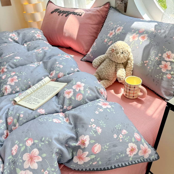 91家纺网 家纺一手货源 找家纺 恋佳居 2026新款A类全棉有氧双层纱印花毛巾绣贝壳边四件套 佩里斯庄园