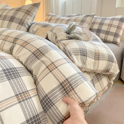 91家纺网 家纺一手货源 找家纺 慕木家纺 2025新品A类条纹简约无印风水洗棉床单款四件套条纹格系列（抽空压缩可跨境提供买家秀） 拾光匣格+中灰