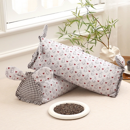 91家纺网 家纺一手货源 找家纺 （总）梦叶草 2025新款全棉双层纱萌兔荞麦枕芯护颈枕头50*16*16cm（±2cm）