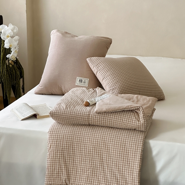 91家纺网 家纺一手货源 找家纺 多米家居 2025新款全棉水洗棉抱枕被 岛屿-咖