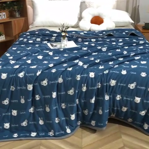 91家纺网 家纺一手货源 找家纺 贝兰仙奴 2025新款针织棉夏被 蓝兔熊