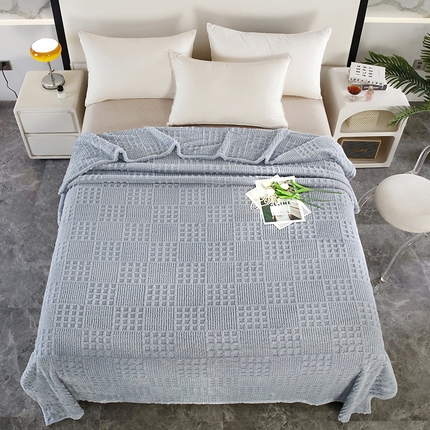 91家纺网 家纺一手货源 找家纺 美洲琳 2025新款高克重几何方块塔芙绒毛毯 浅灰