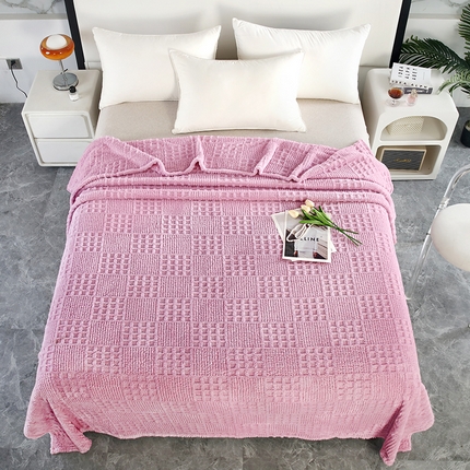 91家纺网 家纺一手货源 找家纺 美洲琳 2025新款高克重几何方块塔芙绒毛毯 紫