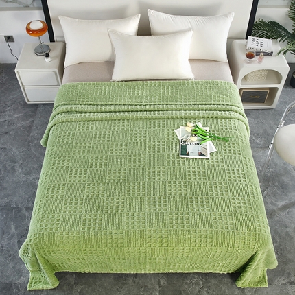 91家纺网 家纺一手货源 找家纺 美洲琳 2025新款高克重几何方块塔芙绒毛毯 果绿