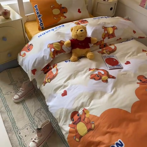 91家纺网 家纺一手货源 找家纺 金爱家 2025新款宝可梦正版授权纯棉卡通皮卡丘学生宿舍三件套四件套系列 棉宝可梦-开心喷火龙