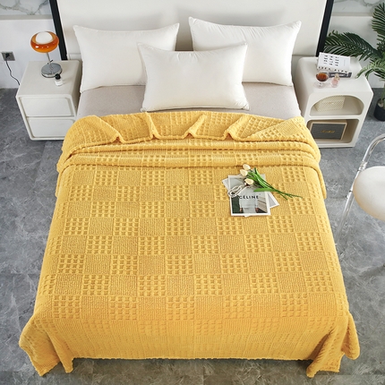 91家纺网 家纺一手货源 找家纺 美洲琳 2025新款高克重几何方块塔芙绒毛毯 明黄