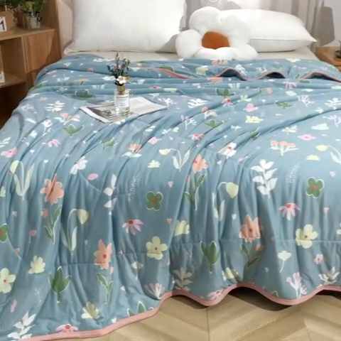 91家纺网 家纺一手货源 找家纺 贝兰仙奴 2025新款针织棉夏被 蓝小花