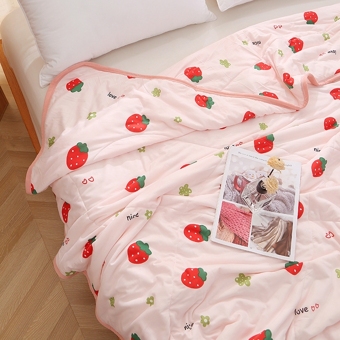 91家纺网 家纺一手货源 找家纺 贝兰仙奴 2025新款针织棉夏被 草莓粉