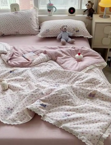 91家纺网 家纺一手货源 找家纺 一比一家纺 2026新款云感皱皱纱全棉花边款夏被四件套【控价109元】兔小姐