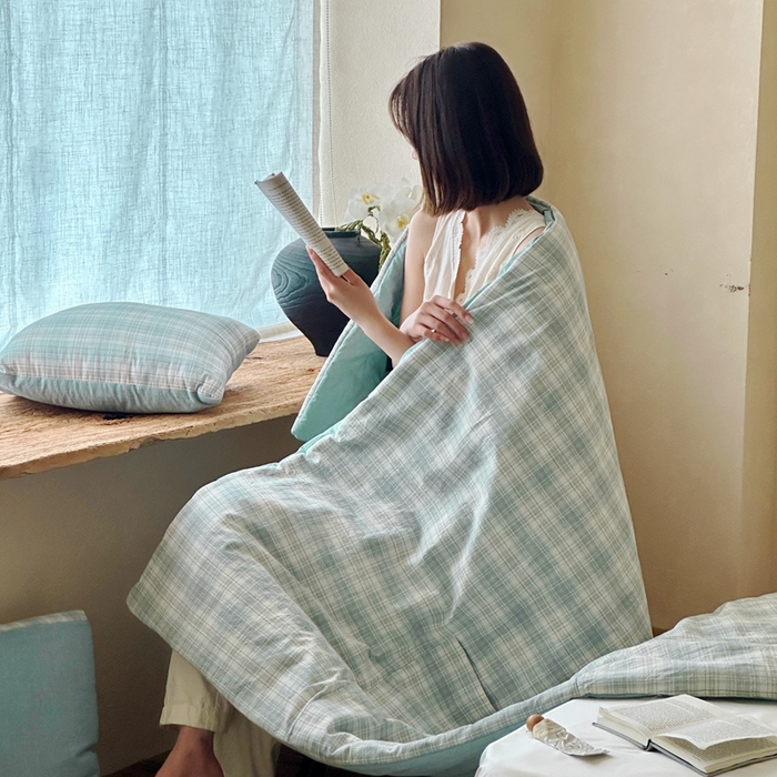 91家纺网 家纺一手货源 找家纺 多米家居 2025新款全棉水洗棉抱枕被 极光-绿