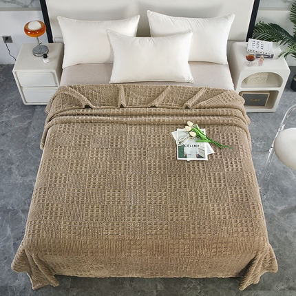 91家纺网 家纺一手货源 找家纺 美洲琳 2025新款高克重几何方块塔芙绒毛毯 咖色