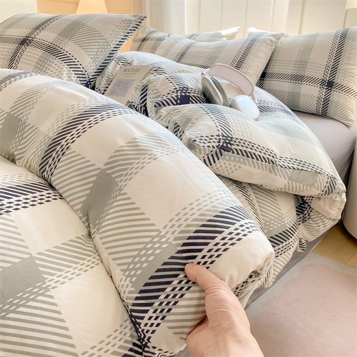 91家纺网 家纺一手货源 找家纺 慕木家纺 2025新品A类条纹简约无印风水洗棉床单款四件套条纹格系列（抽空压缩可跨境提供买家秀） 几何简格+中灰