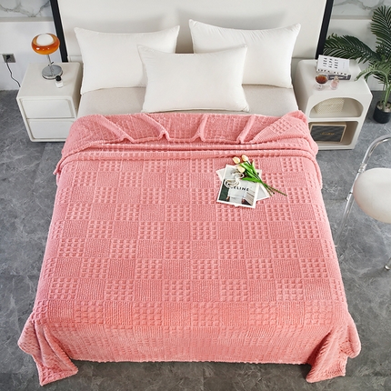 91家纺网 家纺一手货源 找家纺 美洲琳 2025新款高克重几何方块塔芙绒毛毯 粉