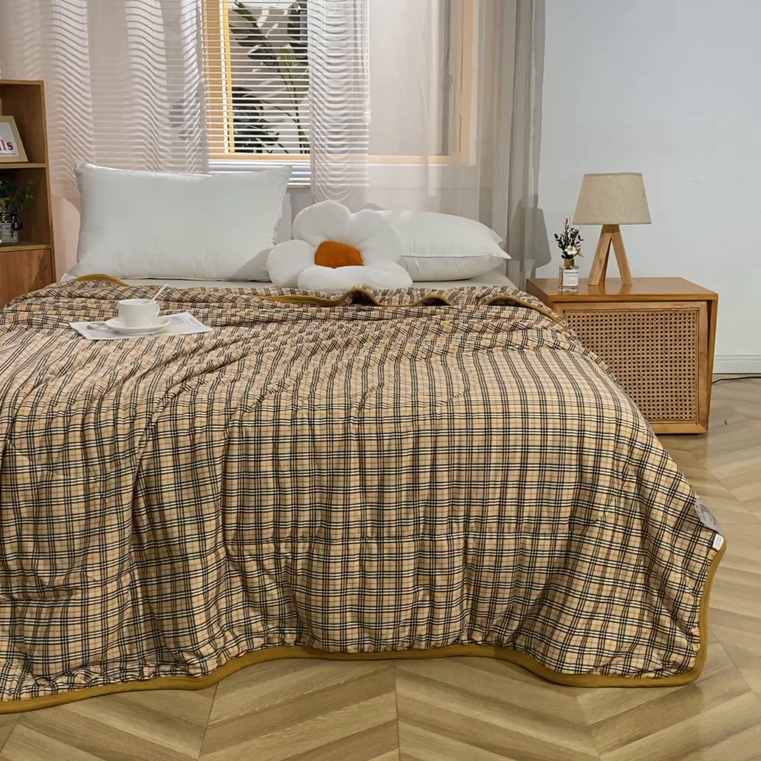 91家纺网 家纺一手货源 找家纺 贝兰仙奴 2025春夏新款针织棉格子印花夏被夏凉被空调被 宝莉格
