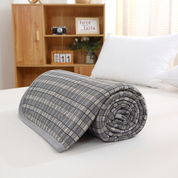 91家纺网 家纺一手货源 找家纺 贝兰仙奴 2025春夏新款针织棉格子印花夏被夏凉被空调被 贝格灰