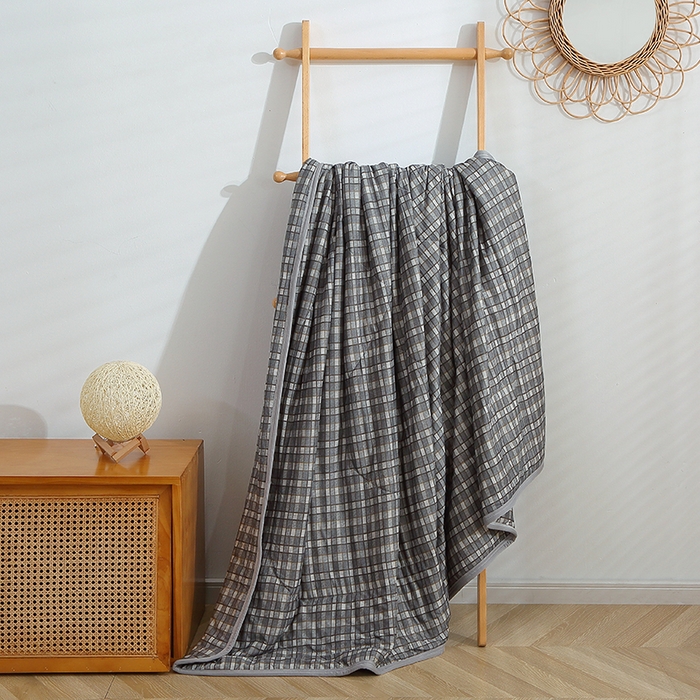 91家纺网 家纺一手货源 找家纺 贝兰仙奴 2025春夏新款针织棉格子印花夏被夏凉被空调被 贝格灰