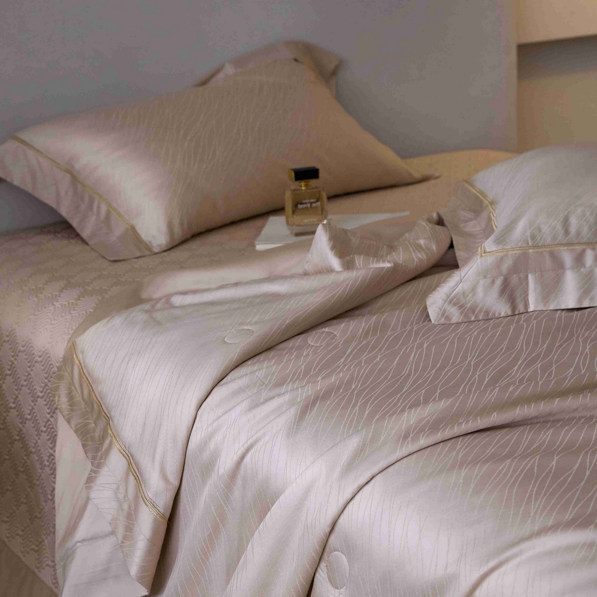 91家纺网 家纺一手货源 找家纺 2025春夏新款天丝棉提花夏被夏凉被空调被四件套床盖款 织锦【券后不低于538】 织锦 香槟