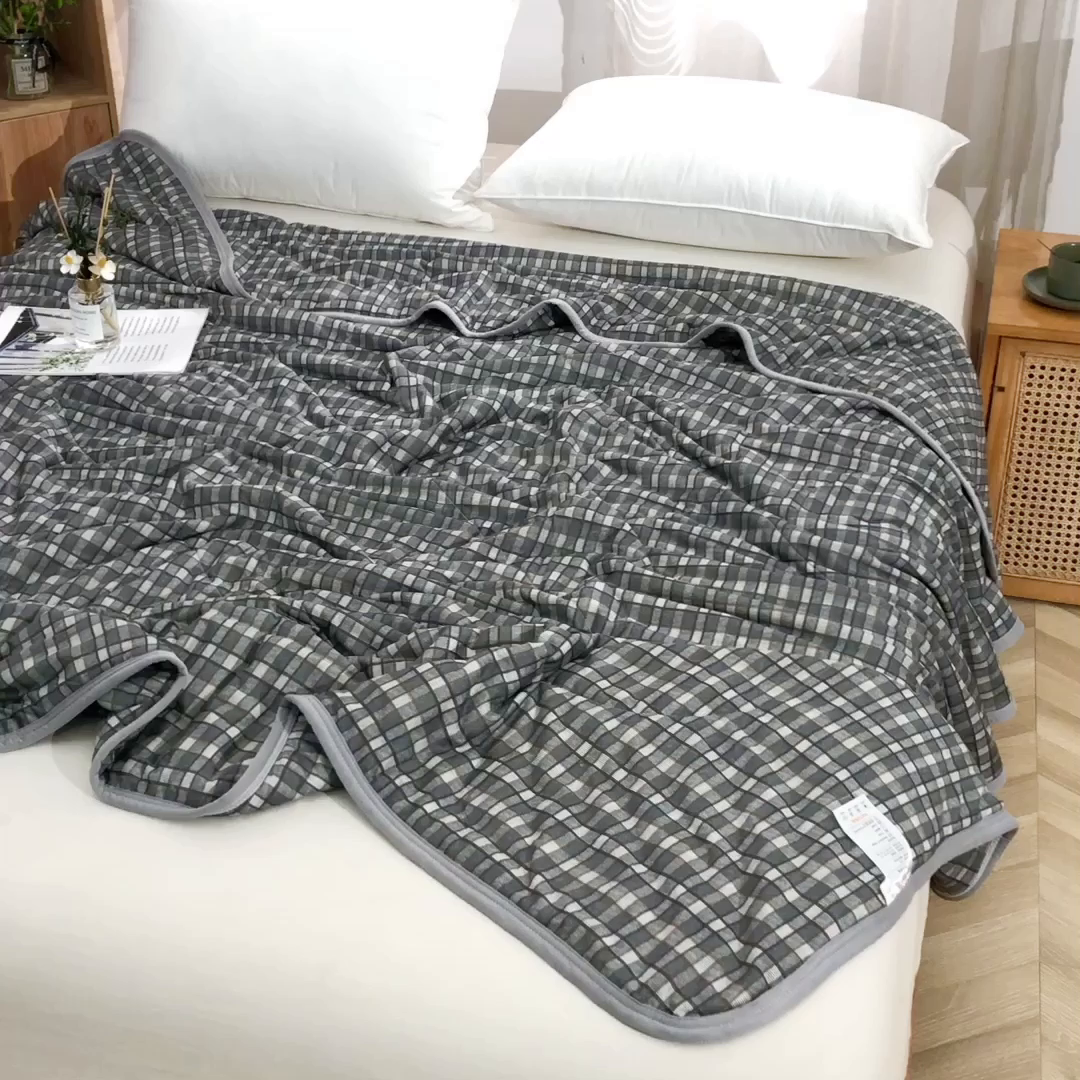 91家纺网 家纺一手货源 找家纺 贝兰仙奴 2025春夏新款针织棉格子印花夏被夏凉被空调被 贝格灰