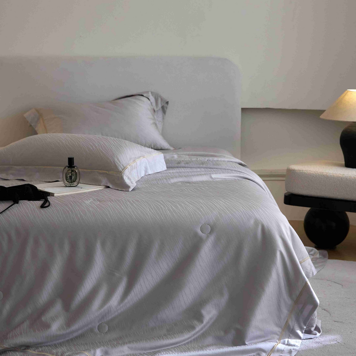 91家纺网 家纺一手货源 找家纺 2025春夏新款天丝棉提花夏被夏凉被空调被四件套床盖款 织锦【券后不低于538】 织锦 灰色