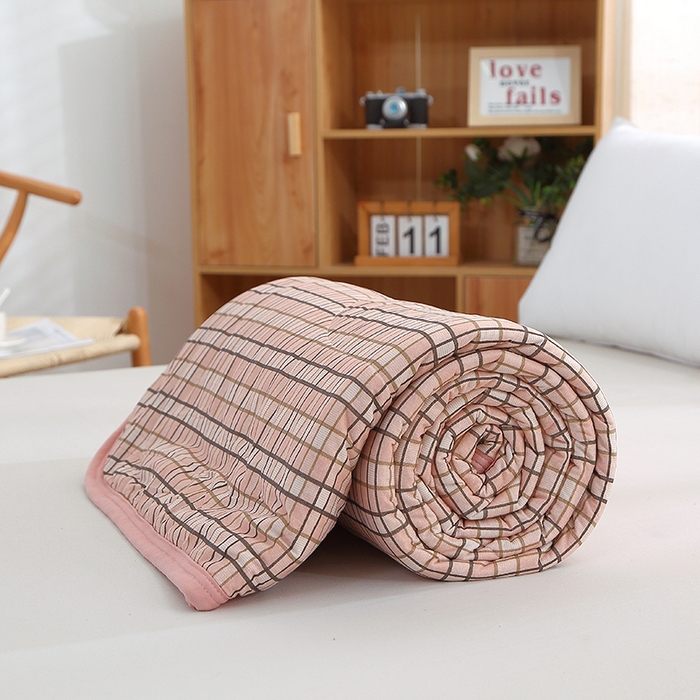 91家纺网 家纺一手货源 找家纺 贝兰仙奴 2025春夏新款针织棉格子印花夏被夏凉被空调被 贝格玉