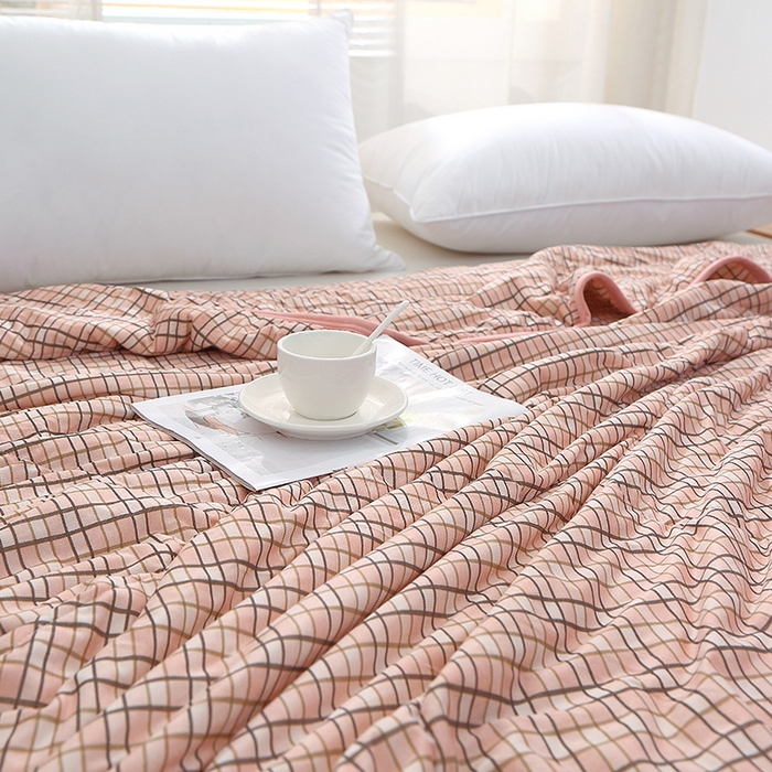 91家纺网 家纺一手货源 找家纺 贝兰仙奴 2025春夏新款针织棉格子印花夏被夏凉被空调被 贝格玉