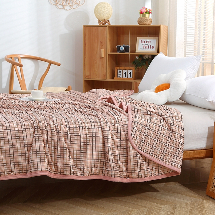 91家纺网 家纺一手货源 找家纺 贝兰仙奴 2025春夏新款针织棉格子印花夏被夏凉被空调被 贝格玉