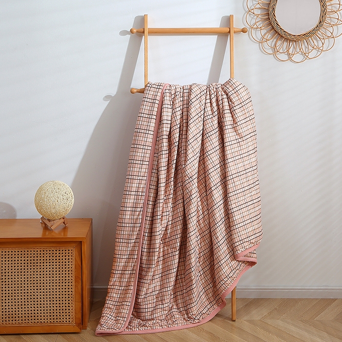 91家纺网 家纺一手货源 找家纺 贝兰仙奴 2025春夏新款针织棉格子印花夏被夏凉被空调被 贝格玉