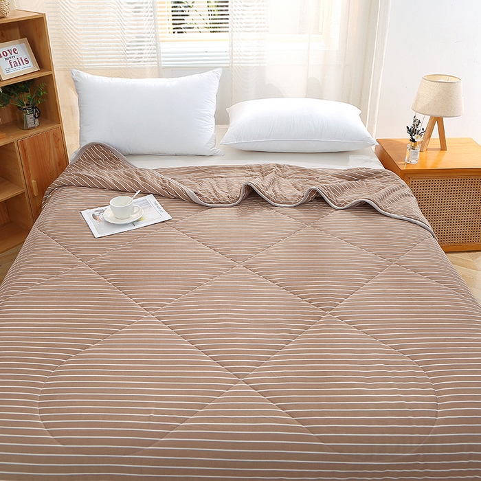 91家纺网 家纺一手货源 找家纺 贝兰仙奴 2025春夏新款针织棉格子印花夏被夏凉被空调被 咖条