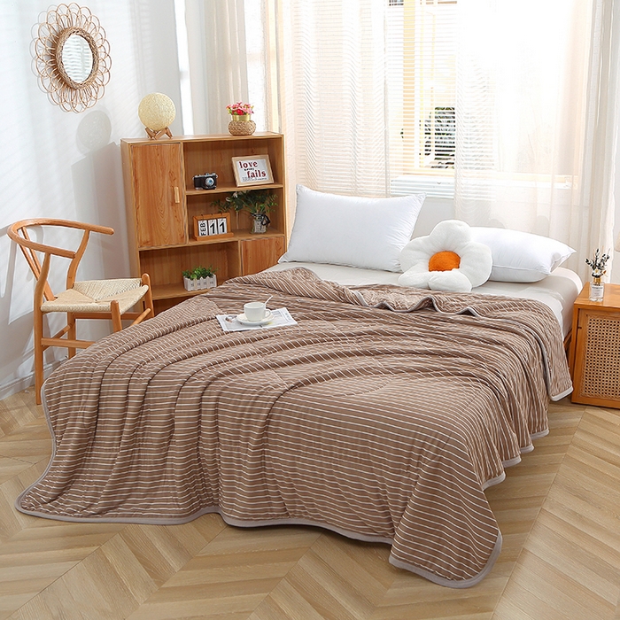 91家纺网 家纺一手货源 找家纺 贝兰仙奴 2025春夏新款针织棉格子印花夏被夏凉被空调被 咖条