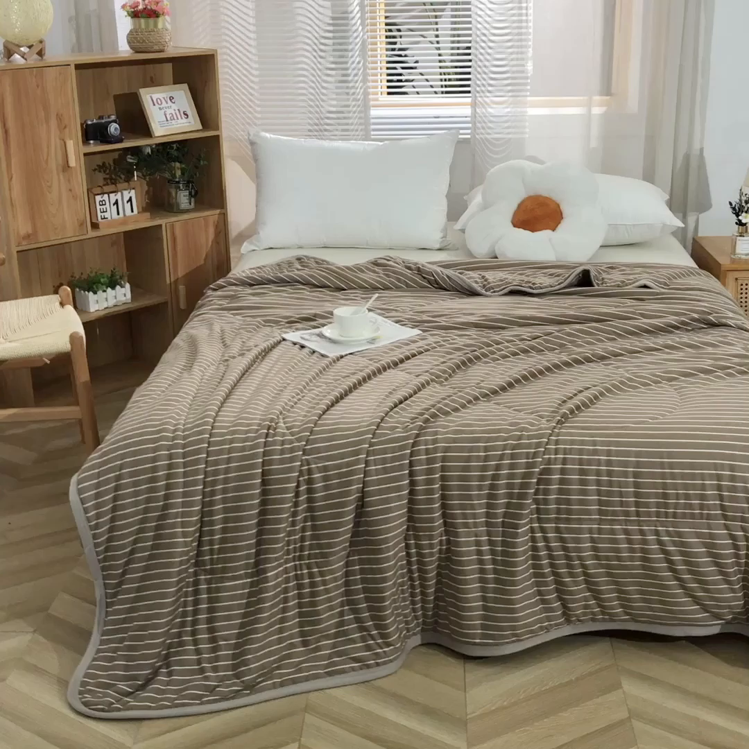 91家纺网 家纺一手货源 找家纺 贝兰仙奴 2025春夏新款针织棉格子印花夏被夏凉被空调被 咖条